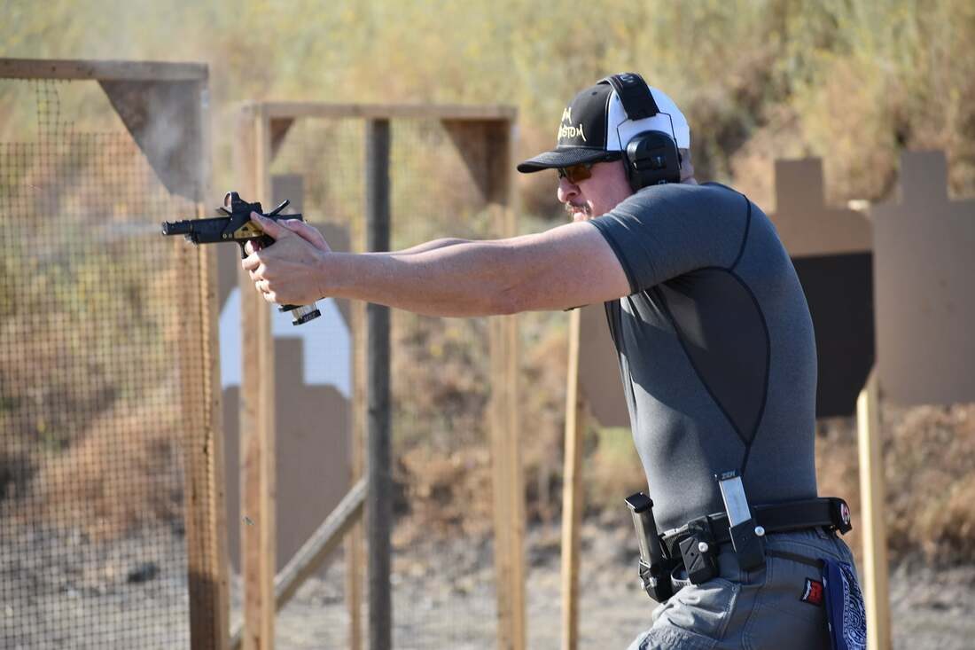 Scott Mawson shooting his Venom Custom open gun